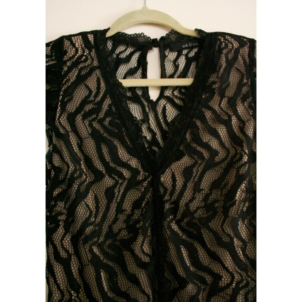 Lace romper - Picture 3 of 5